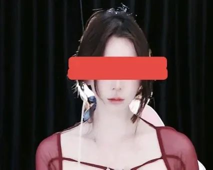 大哥曝00后女主播欺骗自己恋爱，实则是92年的，豪刷30w还被抛弃引热议！