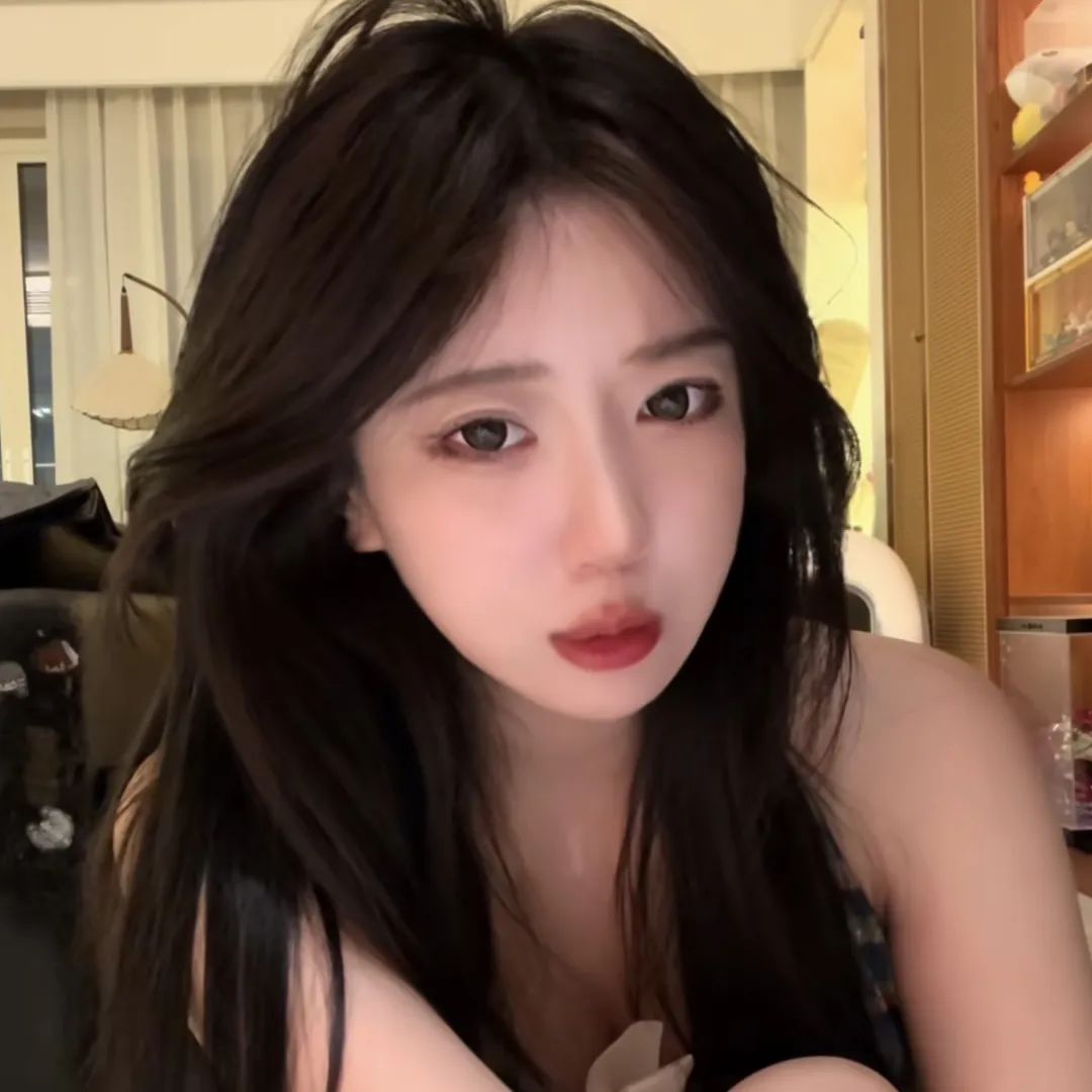 呆妹儿千万粉丝直播竟只有2千人在线观看，网友称其可以退播结婚了，其称结婚要分一半财产出去，目前不愿意！