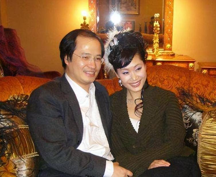 于文华13年绯闻真相:感情问题、恋朱之文、未育?