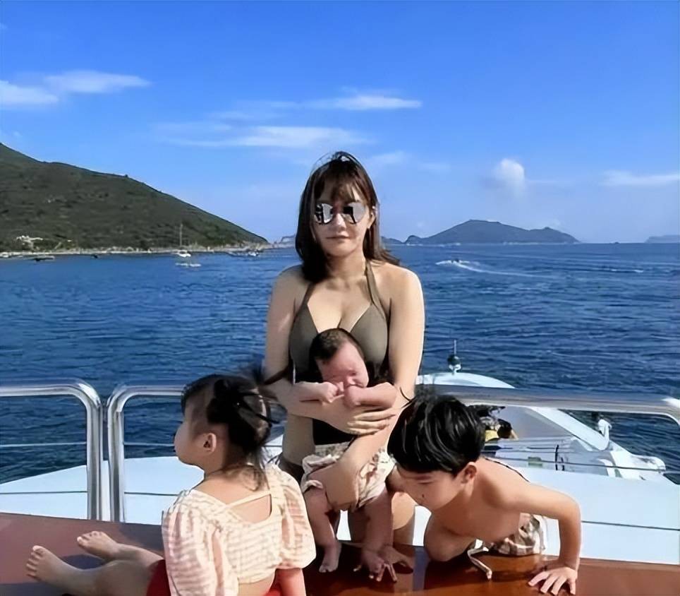 67岁港商婚外情9年 网红5年4胎 原配不知