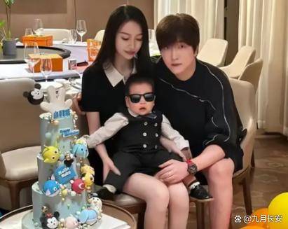 白冰聊天记录曝光:婚内出轨+偷税,宠妻人设崩塌