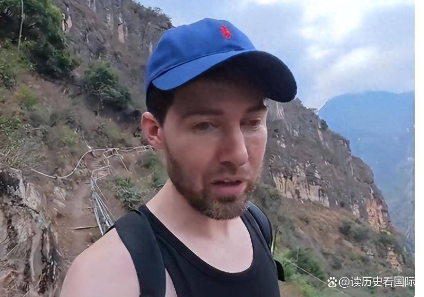 外国网红抹黑中国反被扒底翻车