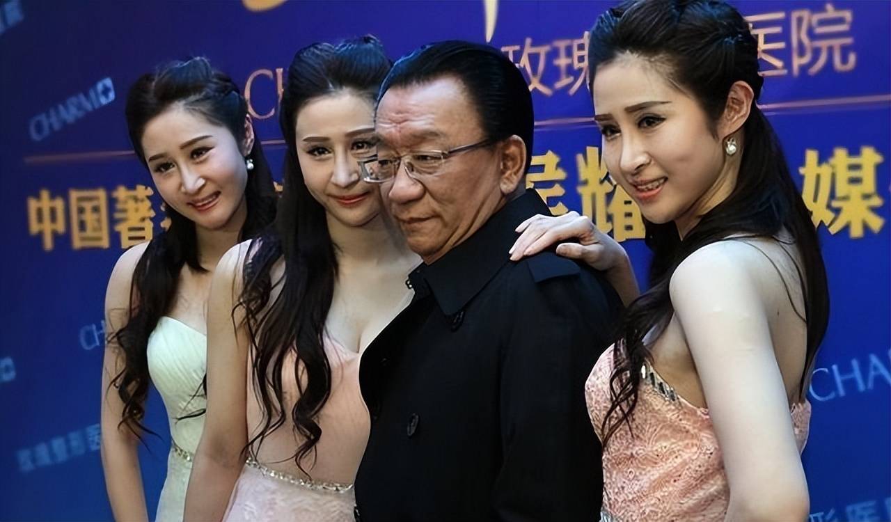 不当行为导致声誉受损,资深艺术家形象崩塌不冤!
