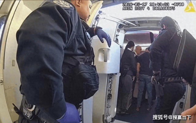 乘客闹机改降!妻怼:国内服务更好