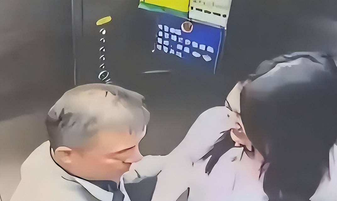 电梯亲吻门:宋珍珍19岁自曝经历,心态平和