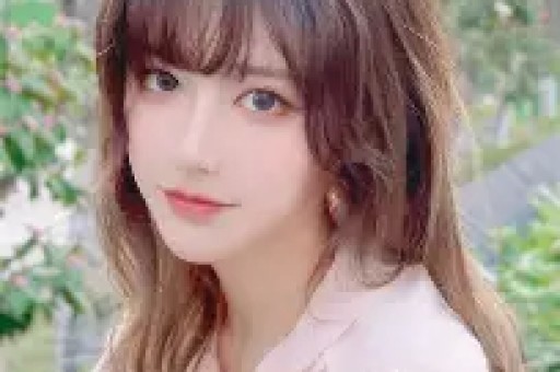 12年传闻不断,公开感情状况却引发争议被捧上神坛?