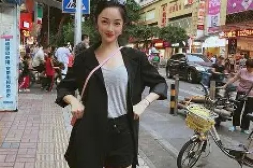 30岁知名网红疑出轨 抓奸画面小三穿睡衣躲拍