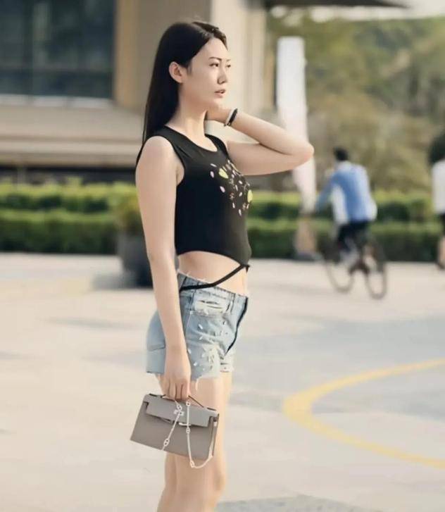 电梯亲吻门后续:宋珍珍自曝19岁求助无果无所畏惧