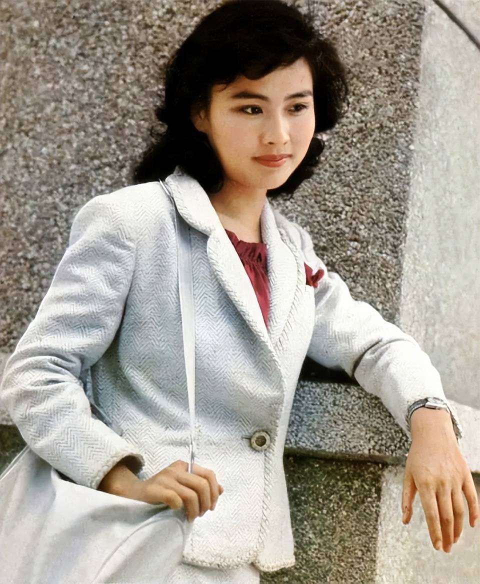 四位女星失败婚姻：出轨反咬与含恨而终的真相