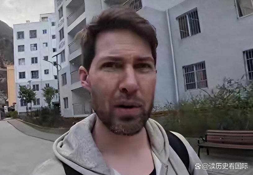 外国网红抹黑中国反被扒底翻车