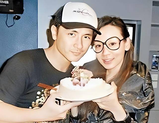 香港女星杨思琦洗脱撒谎嫌疑,单亲妈熬夜直播