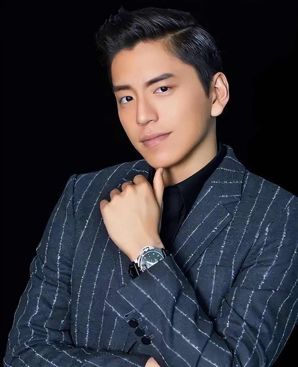 顶流男星人设崩塌!镜头前后两副面孔