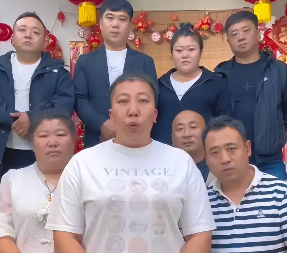 东北雨姐再遭重创:有关部门出手罚款封号,四明星终解气