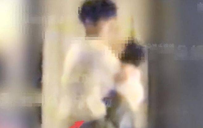 继董洁王大治摸后内娱再现不拉窗帘,生理反应明显