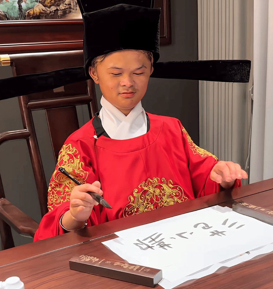 小马云18岁当爸惹争议,网友质疑炒作