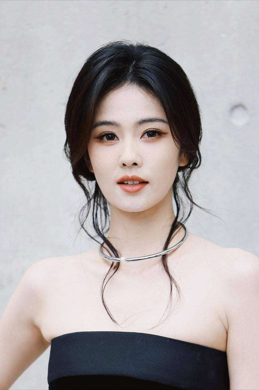 白鹿女汉子形象引争议 网友评价言行不一