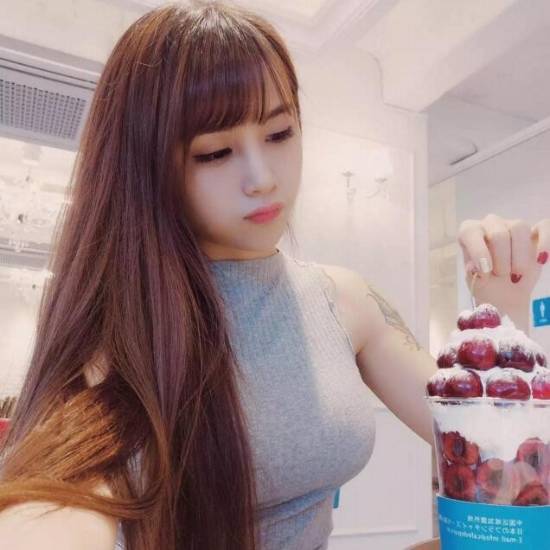 夏美早年个人照曝光 奋斗女网红陷舆论风波