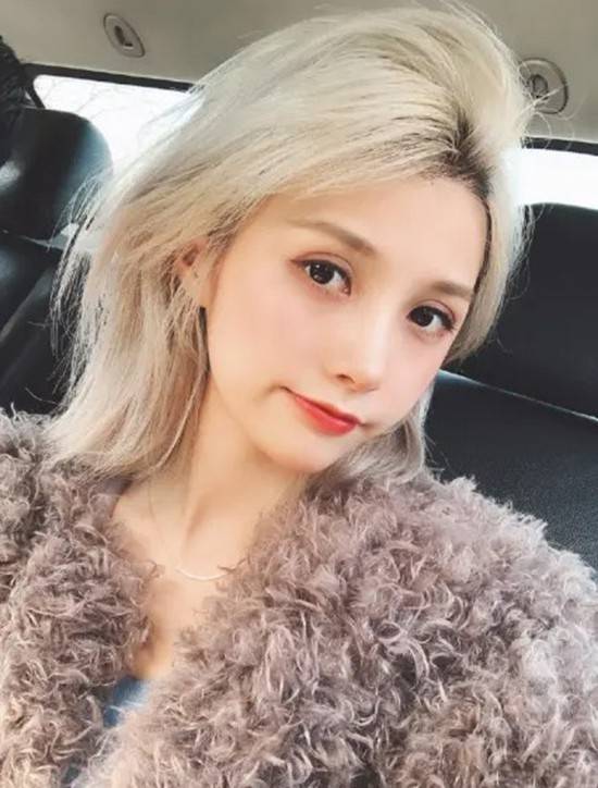 夏美早年个人照曝光 奋斗女网红陷舆论风波