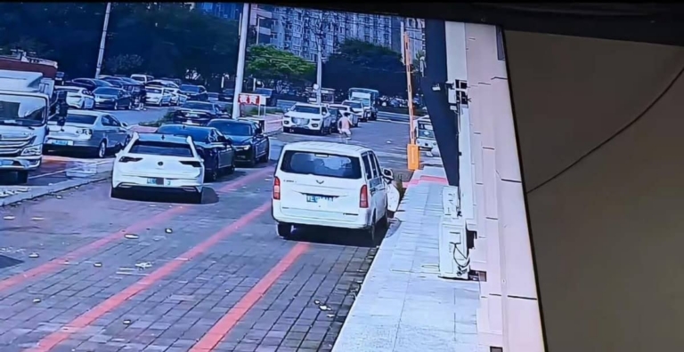 司机长年在外跑车养俩孩子，妻子却在家”潇洒”引热议
