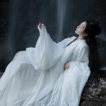 监控拍到妻子与陌生男子在家，她的回应却把所有错推给丈夫