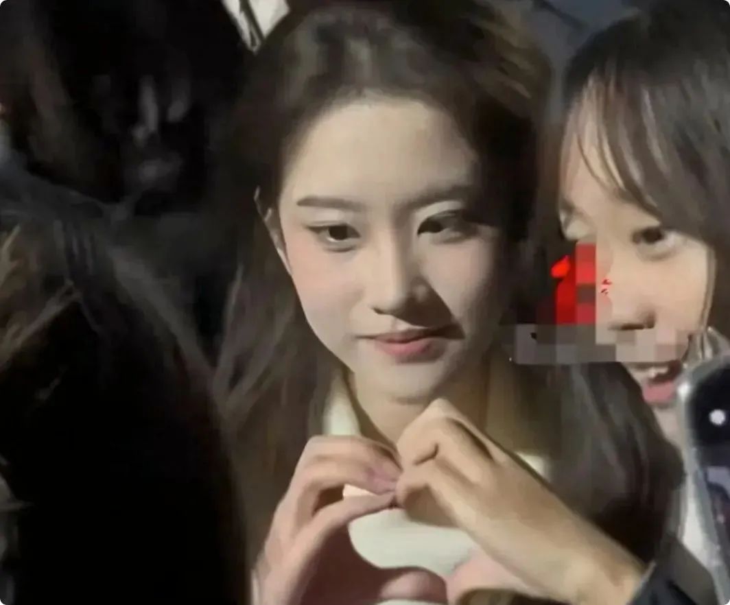 刘亦菲翻版?女大学生颜值爆表,广告邀约不断