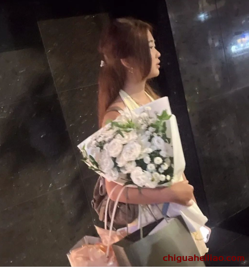 曹格女儿颜值蜕变:14岁甜妹变身御姐