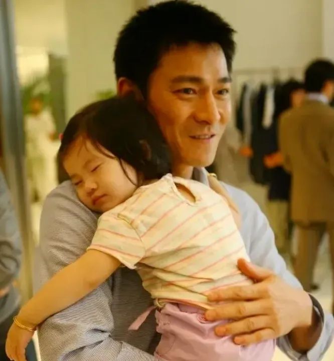 刘德华女儿近照惊艳曝光，12岁颜值爆表