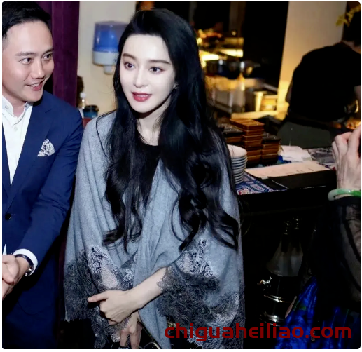 范冰冰东京现身:43岁依旧光彩照人,魅力无限