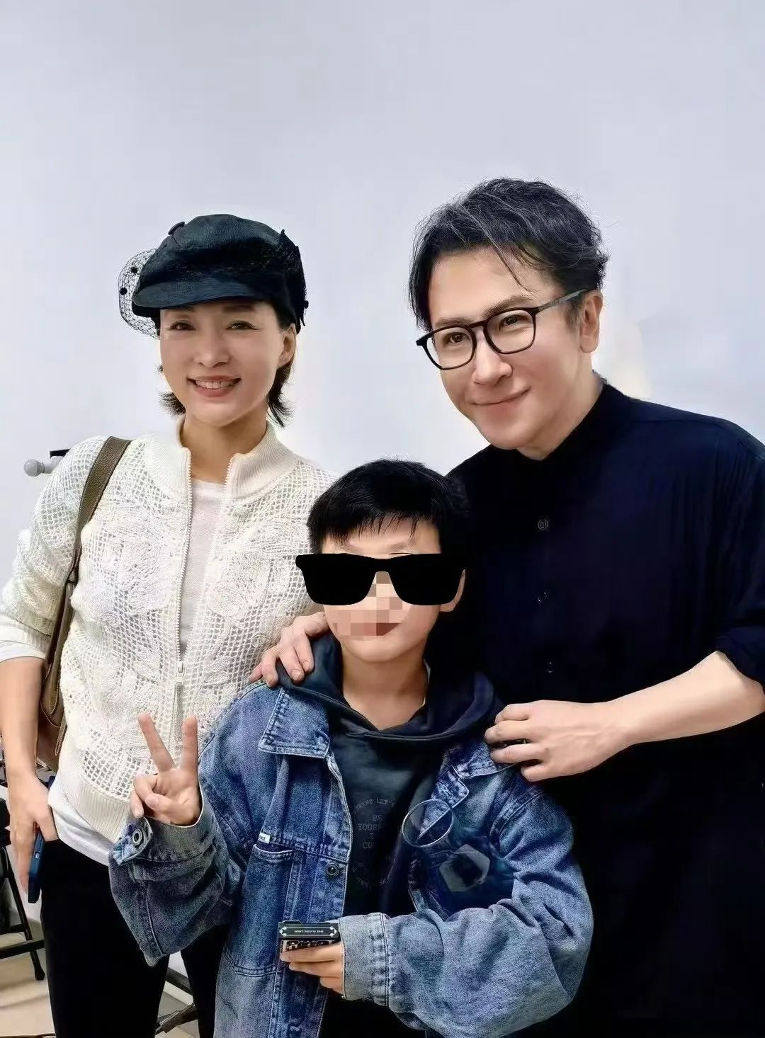 董卿与子亮相刘谦演出,母子风采惊艳全场