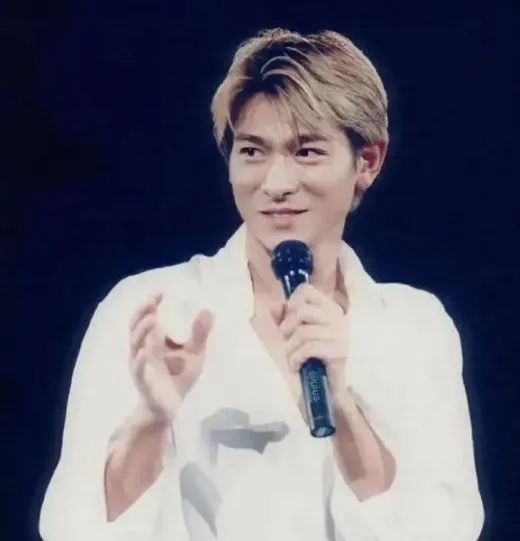 刘德华女儿近照惊艳曝光，12岁颜值爆表