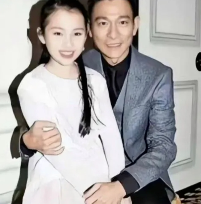 刘德华女儿近照惊艳曝光，12岁颜值爆表