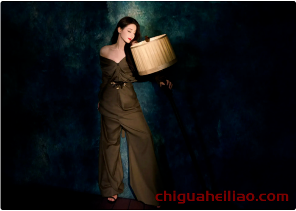 迪丽热巴高定造型引发争议,颜值救场