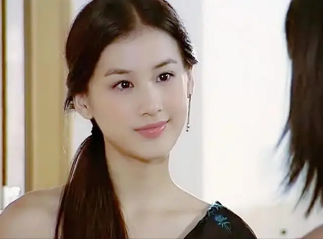 黄圣依青涩旧照曝光,清纯美貌惊艳时光