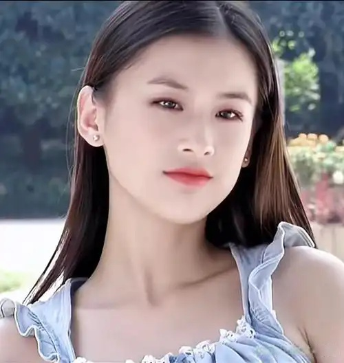 黄圣依青涩旧照曝光,清纯美貌惊艳时光