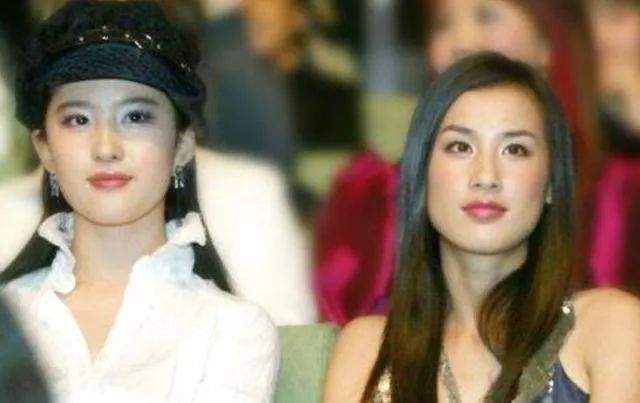 黄圣依青涩旧照曝光,清纯美貌惊艳时光