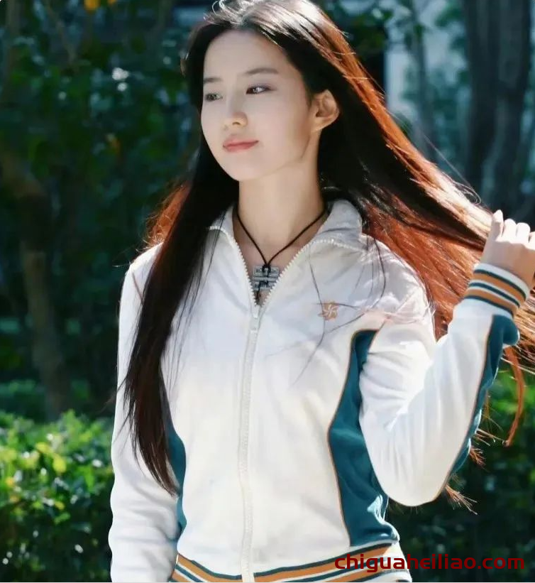 刘亦菲翻版?女大学生颜值爆表,广告邀约不断