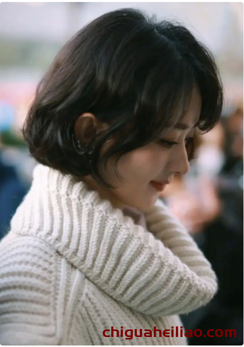 赵丽颖短发新造型:37岁依旧精致如洋娃娃