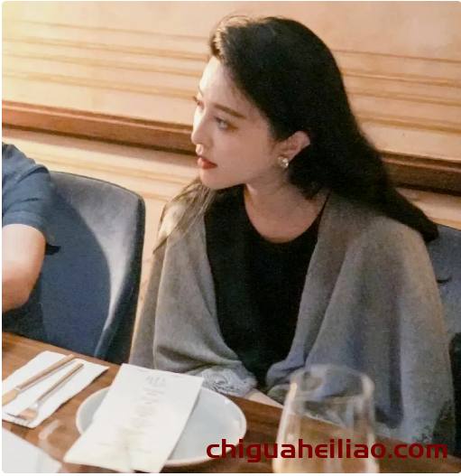 范冰冰东京现身:43岁依旧光彩照人,魅力无限