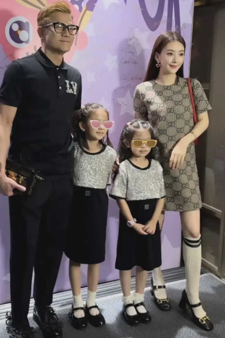 郭富城59岁庆生照:方媛两万裙装显两百万风采